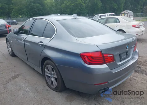 2013 BMW 528I xDrive z USA, uszkodzony, nr VIN WBAXH5C53DDW16623